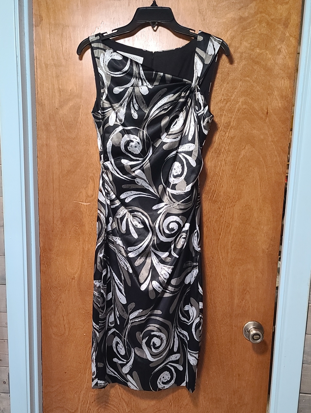 Maggy London Abstract Floral Swirl Ruched Satin Sheath Cocktail Dress - Size 8